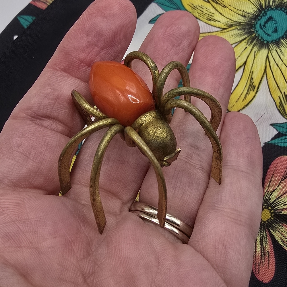 Vintage Art Deco Orange Bakelite Spider Brooch - Picture 9 of 14